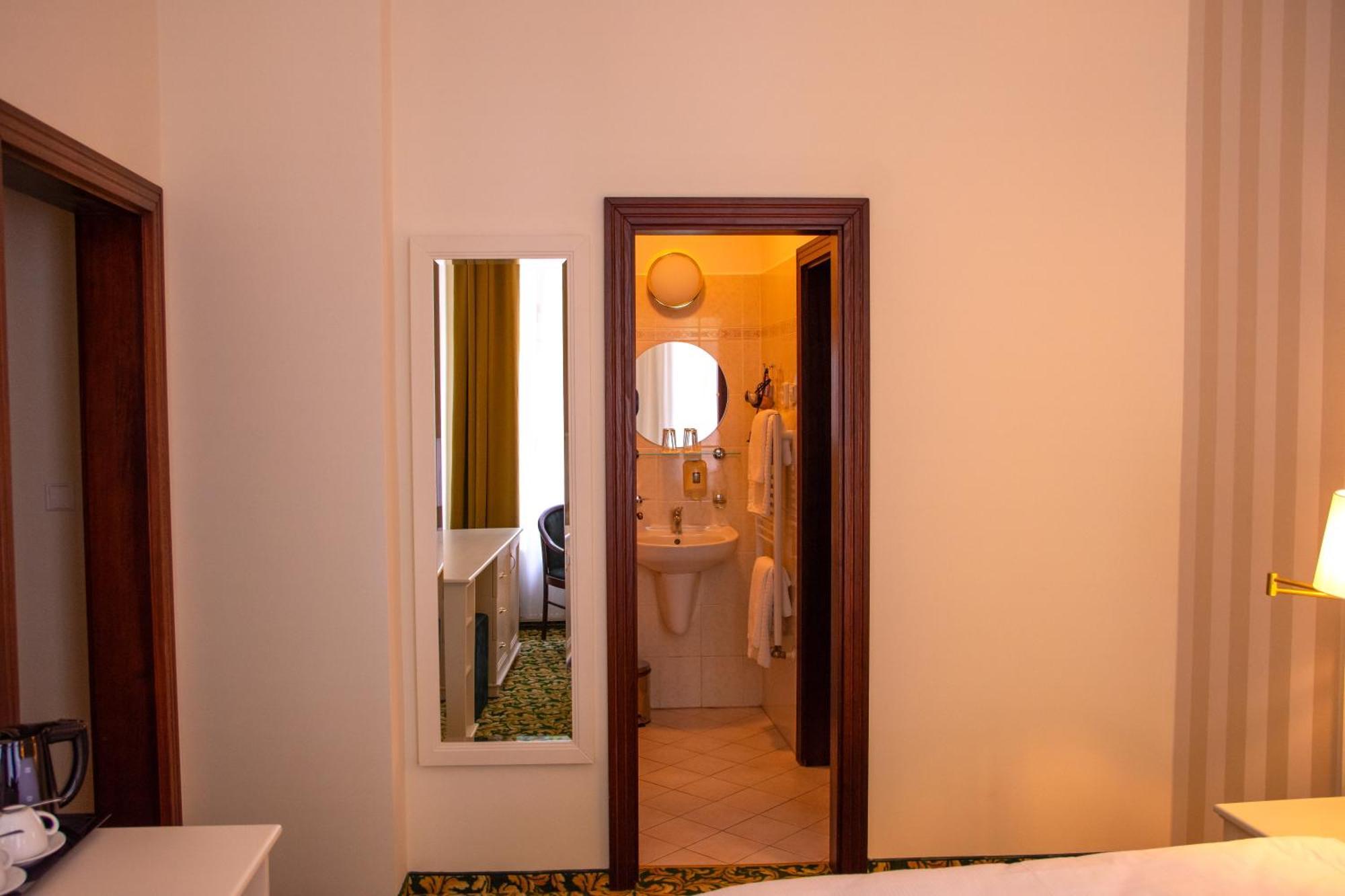 Ea Hotel Elefant Karlovy Vary Esterno foto